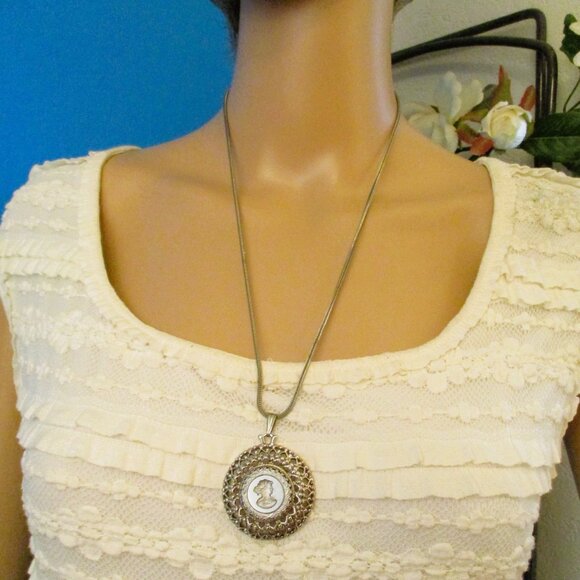 Vintage CARAVELLE BULOVA Watch Necklace: Whiting & Davis Cameo Pendant Watch - Picture 2 of 14